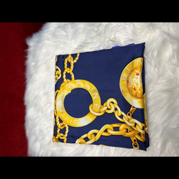 Celine SCARVE - Picture 1 of 4